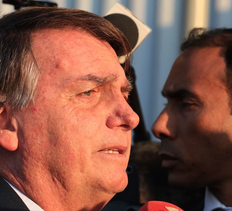 Defesa de Bolsonaro vai adotar medidas judiciais contra hacker Delgatti