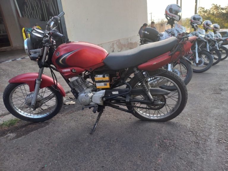 Polícia Militar localiza motocicleta furtada em imóvel na zona Oeste