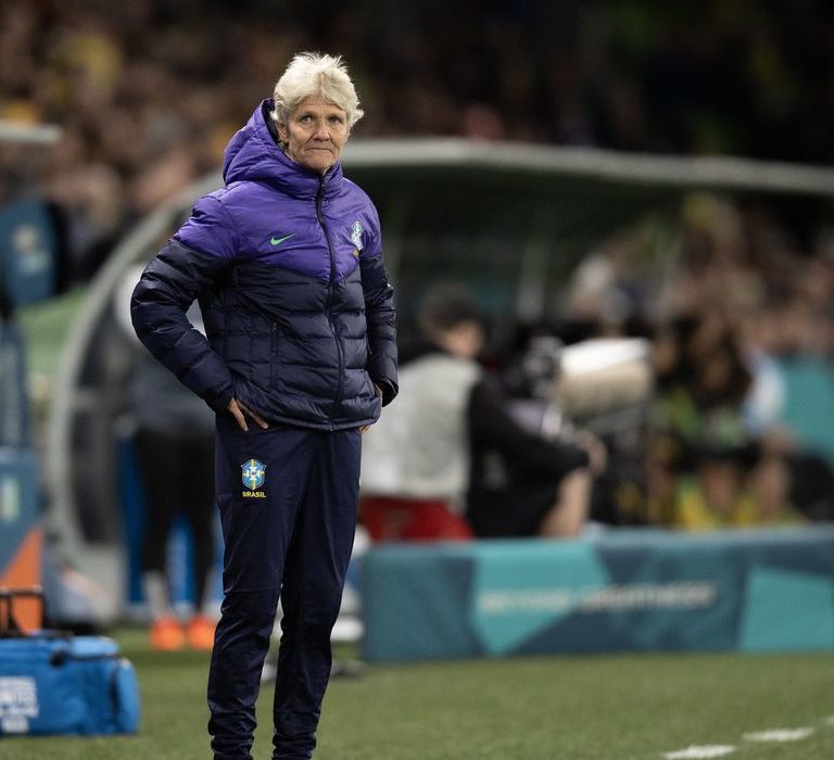 Sundhage atribui eliminação a jogo lento e demora nas substituições