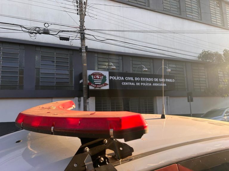 Dupla furta mais de R$ 4,2 mil em cosméticos de farmácia em Marília