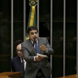 Deputados protocolam PEC que permite derrubada de decisões do STF