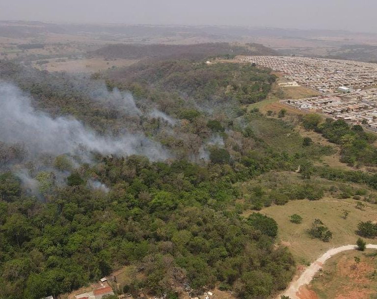 Incêndio na zona norte de Marília já dura mais de 48 horas