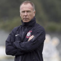 Mano Menezes retorna ao comando técnico do Corinthians com contrato até 2025