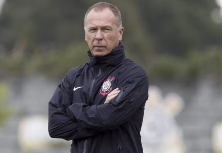 Mano Menezes retorna ao comando técnico do Corinthians com contrato até 2025