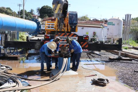 <p>Substituição de bomba de poço da zona Norte; falta de água virou rotina em Marília (Foto: Divulgação/Prefeitura de Marília)</p>
