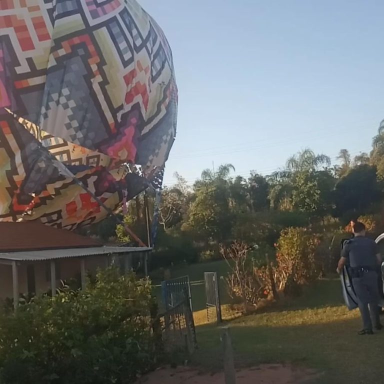 Balão cai em cima de casa e quase provoca incêndio próximo de Marília