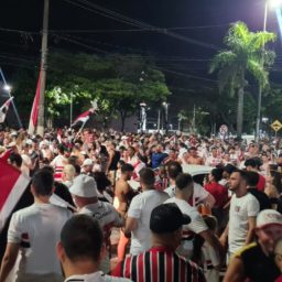 Torcida do São Paulo faz festa na avenida das Esmeraldas após título inédito