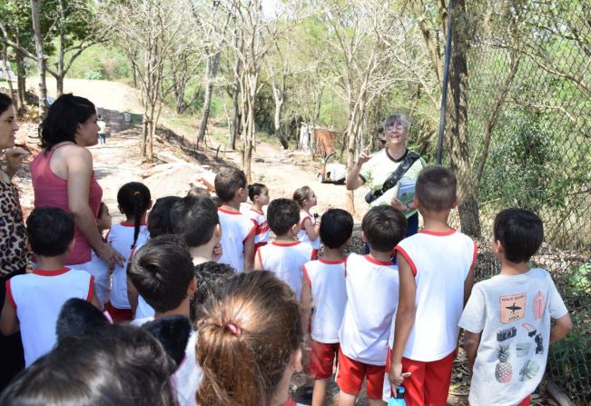 Alunos da escola Sonho de Criança visitam o Viveiro Municipal de Pompeia