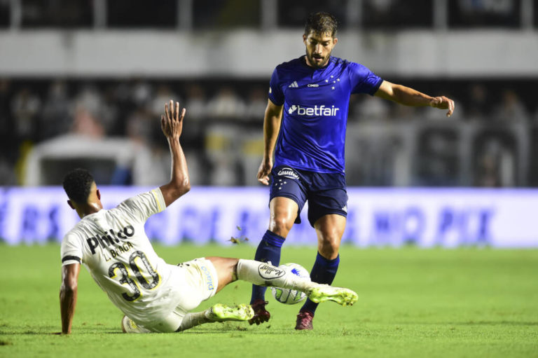 Santos demite técnico Diego Aguirre após derrota para o Cruzeiro