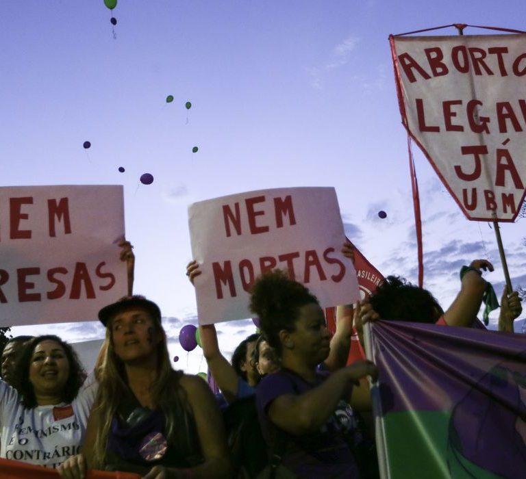 Legalização do aborto volta ao debate público com julgamento no STF