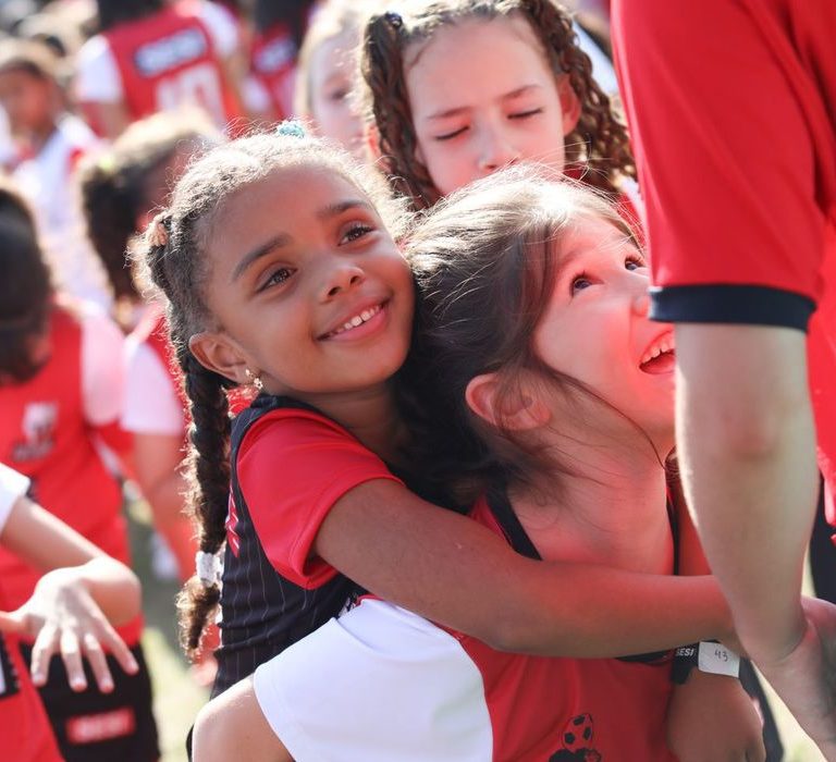 Ministério e Sesi vão incentivar escolas de futebol feminino em SP