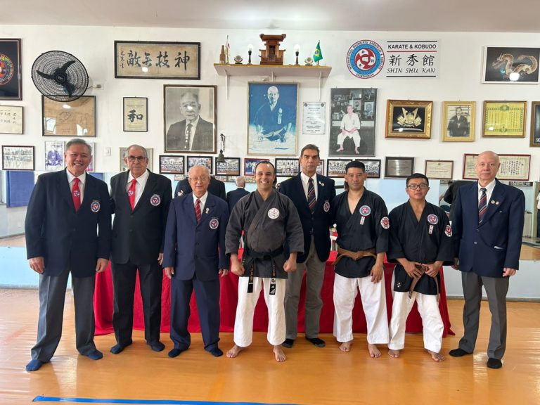 Caratecas de Marília ganham faixa preta da arte marcial japonesa Kobu Do