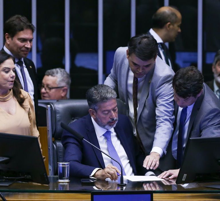 Câmara conclui votação do projeto que altera regras eleitorais