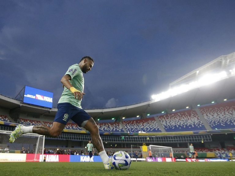 De técnico novo, seleção estreia nas Eliminatórias para a Copa de 2026