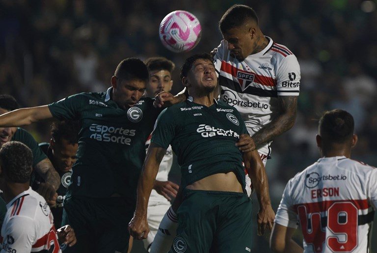 Fora de casa, São Paulo perde para o Goiás em partida pelo Campeonato Brasileiro