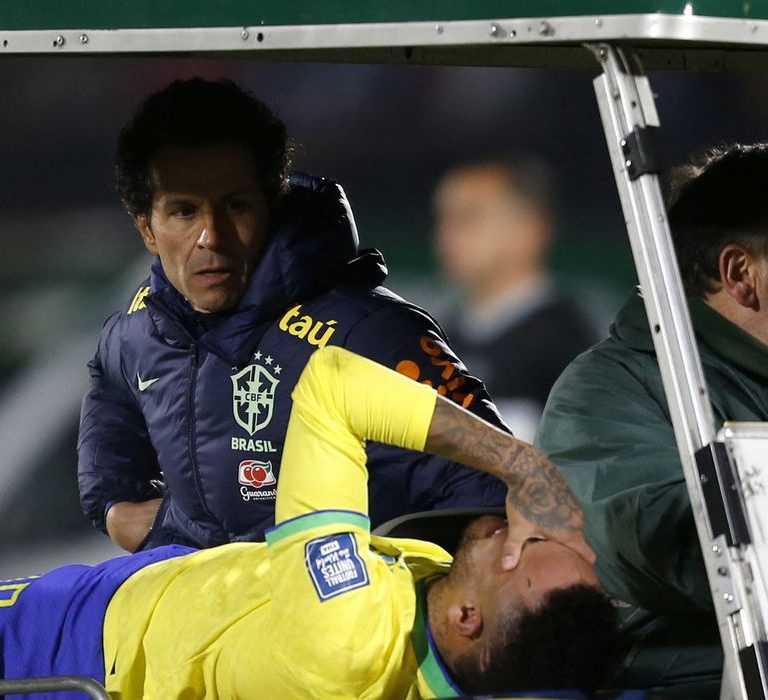 CBF confirma ruptura de ligamento cruzado anterior de joelho de Neymar