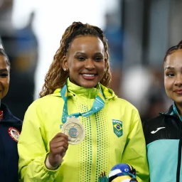 Rebeca Andrade é campeã pan-americana da prova de salto sobre a mesa