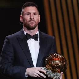 Messi conquista Bola de Ouro da France Football pela oitava vez