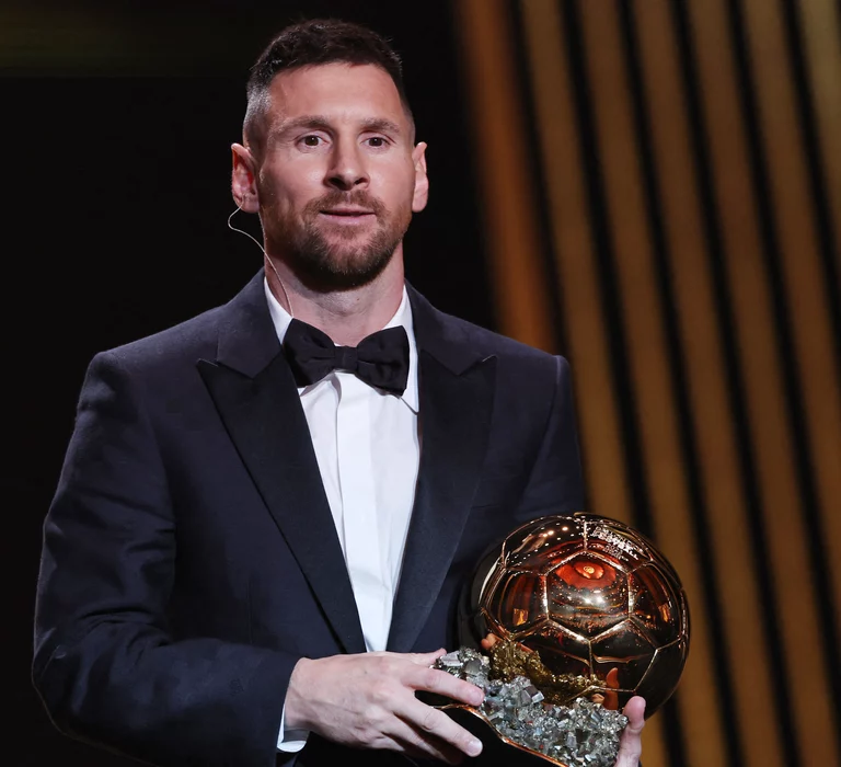 Messi conquista Bola de Ouro da France Football pela oitava vez