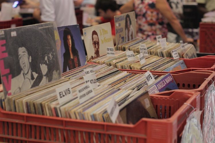 Feira do Vinil acontece neste sábado com música e atrações culturais em Marília