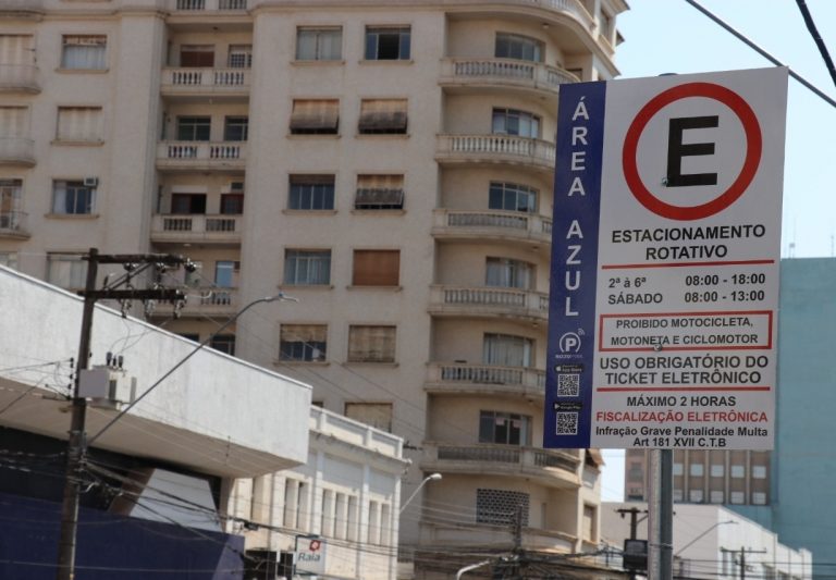 Caso de multa na zona azul termina na polícia e usuários reclamam de serviço