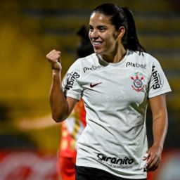 Corinthians goleia e se garante nas quartas da Libertadores feminina