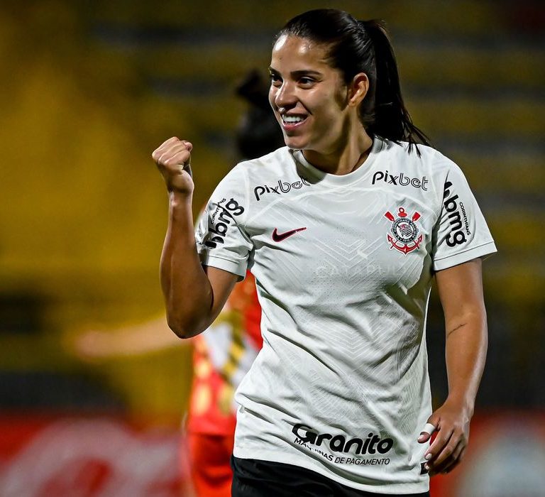 Corinthians goleia e se garante nas quartas da Libertadores feminina