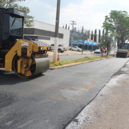 Prefeitura inicia recapeamento de seis vias em diferentes regiões de Marília