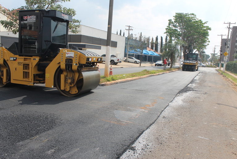 Prefeitura inicia recapeamento de seis vias em diferentes regiões de Marília