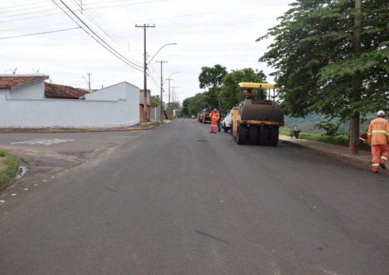 Pompeia inicia programa de revitalização do asfalto da cidade por ruas do Lacombe