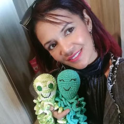 Júlio Mesquita se despede de Angélica Monteiro, voluntária que produzia ‘amigurumis’