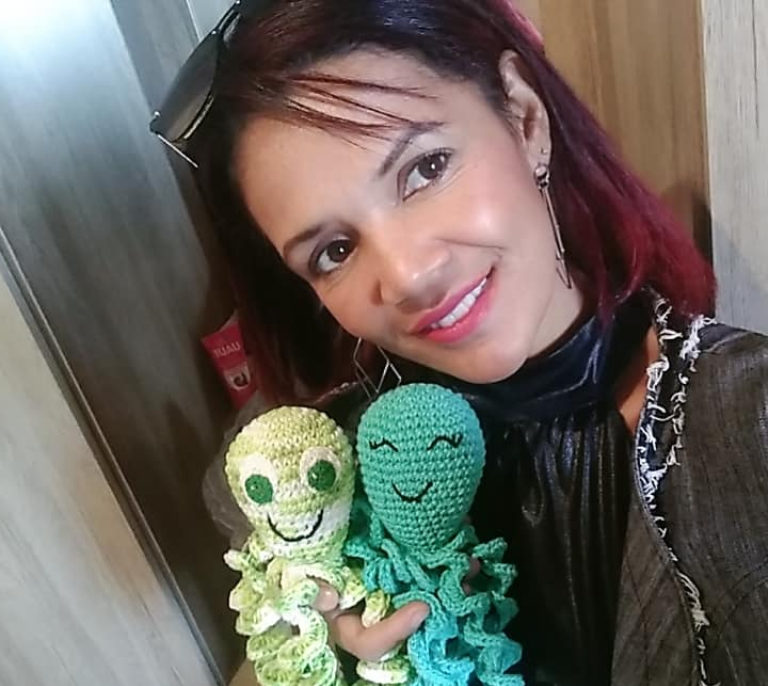 Júlio Mesquita se despede de Angélica Monteiro, voluntária que produzia ‘amigurumis’