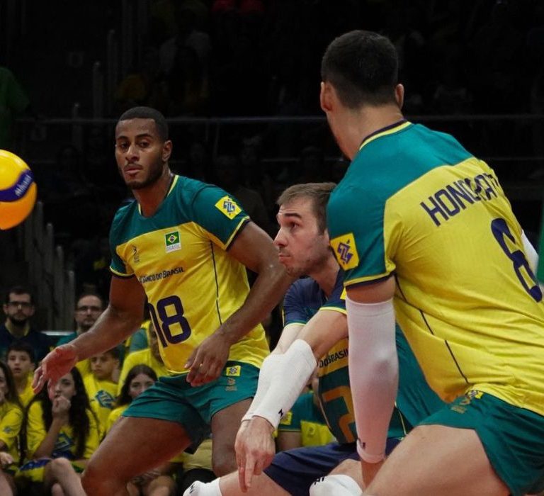 Brasil vence Itália no vôlei e garante vaga nos Jogos Olímpicos de Paris 2024