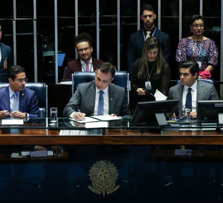 Congresso promulga mudança sobre perda de nacionalidade brasileira