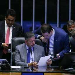 Câmara dos Deputados aprova projeto de lei de taxação para super-ricos