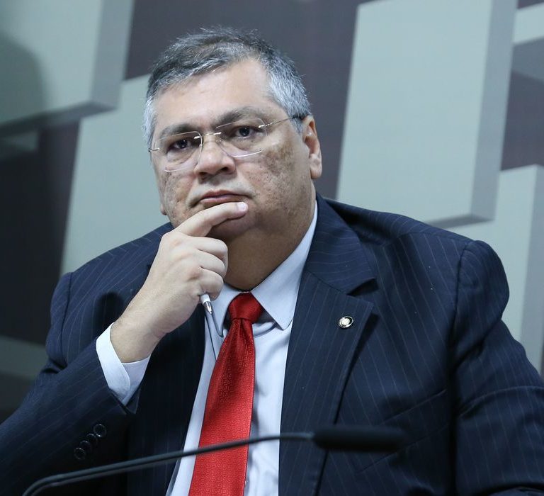 Dino não comparece à comissão da Câmara e quer ser ouvido em plenário 