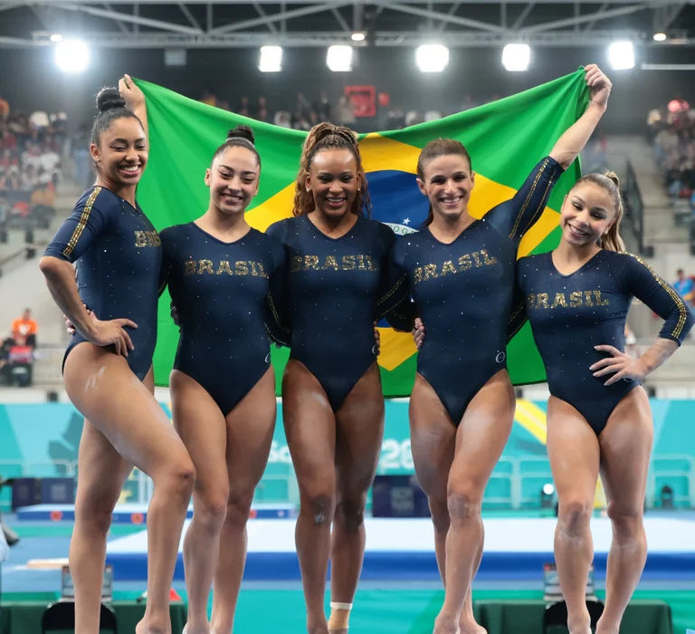 Brasil é prata na disputa por equipes na ginástica artística feminina