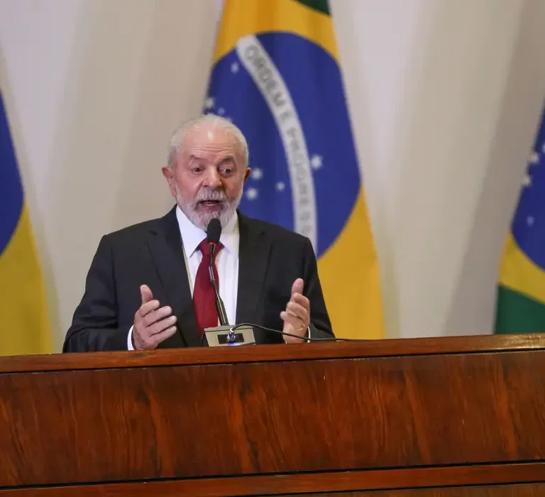 Lula diz que não precisa gostar de presidentes dos países vizinhos