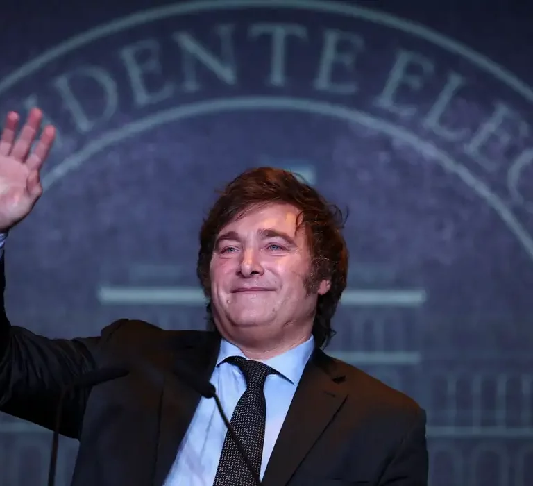 Direitista Javier Milei vence as eleições argentinas contra candidato da esquerda