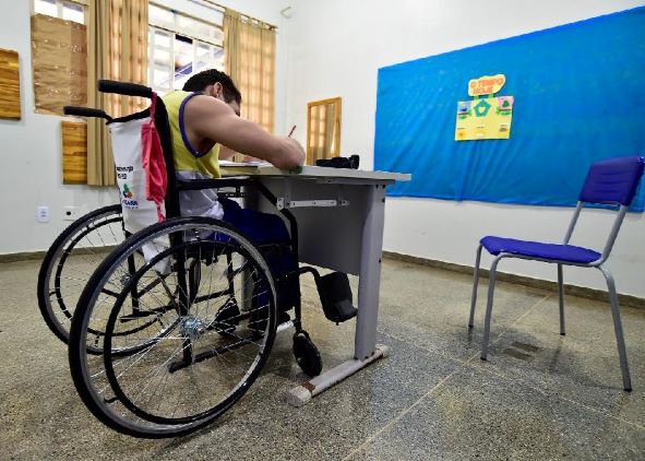 Câmara aprova obrigação de cadeiras de rodas em escolas de Marília