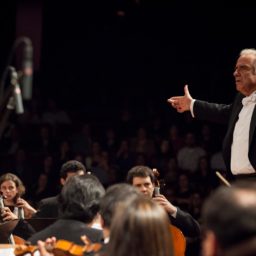 Maestro João Carlos Martins e Bachiana se apresentam em Marília