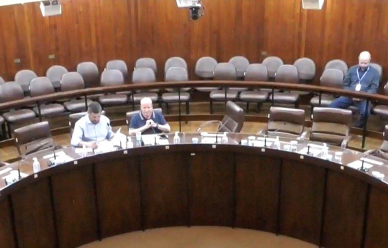 Audiência Pública ‘relâmpago’ termina sem público e debate na Câmara