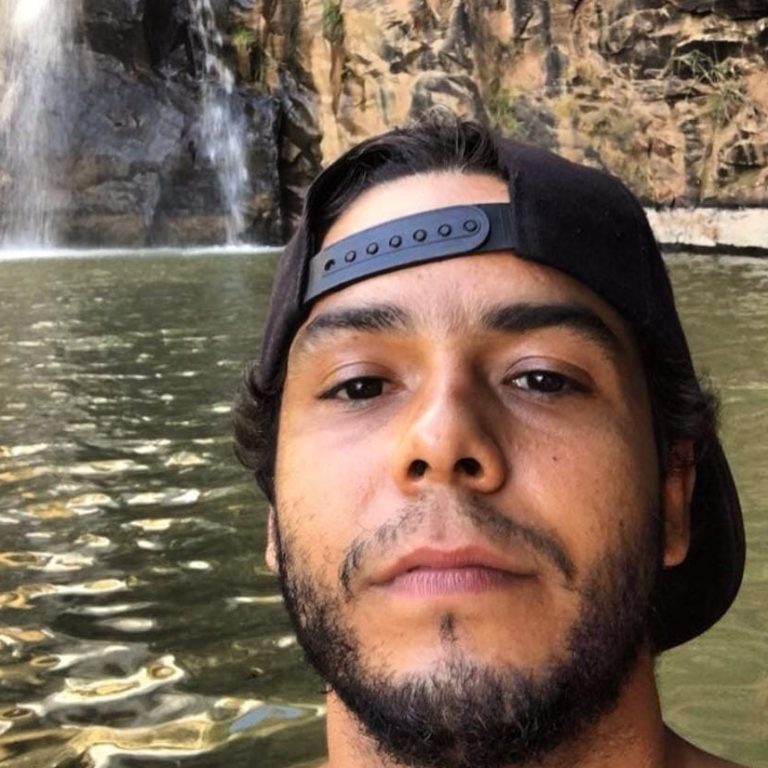 Empresário mariliense morre ao bater moto em árvore no Jardim Aquarius