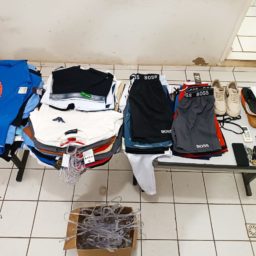 PM detém homem e adolescentes por furto em loja de roupas em Marília