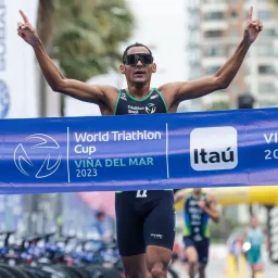 Brasil conquista dobradinha na Copa do Mundo de triatlo com ouro e prata