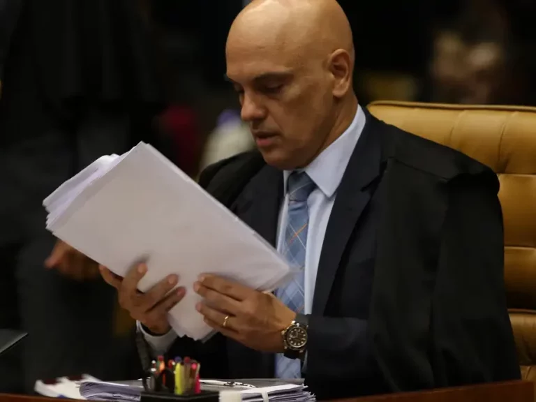 Alexandre de Moraes vota pela condenação de mais cinco réus pelo 8 de janeiro