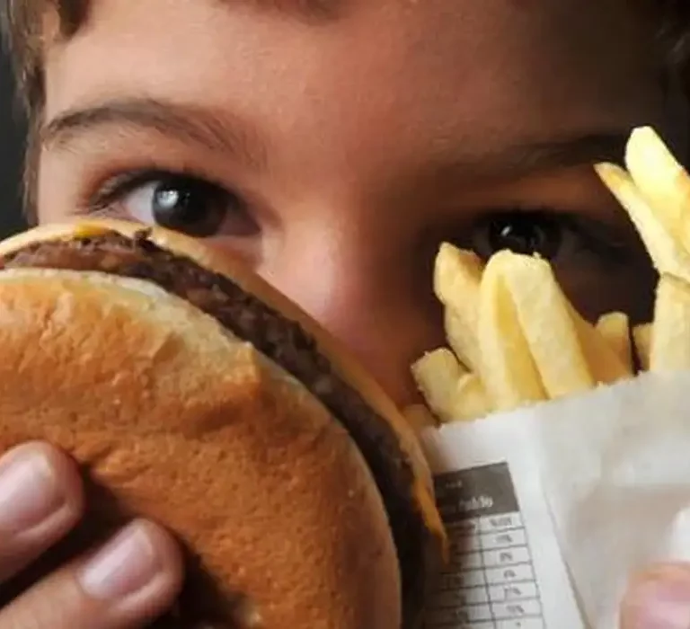 Obesidade cresceu em crianças e adolescentes brasileiras na pandemia