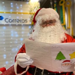 Correios iniciam campanha de adoção de cartinhas de Natal de 2023