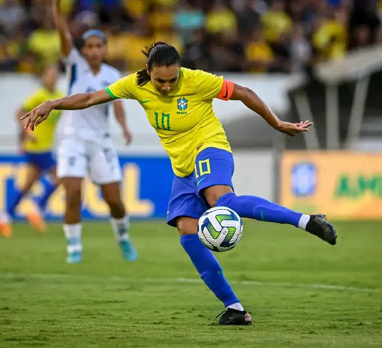 Com direito a gol de Marta, Brasil encerra 2023 vencendo a Nicarágua