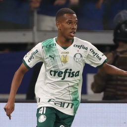 Mesmo estreando no profissional do Palmeiras, Estêvão vai disputar Copinha